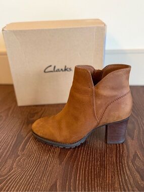 Clarks Brown leather Stacked Heel Ankle Boots | size 7.5 | Women’s